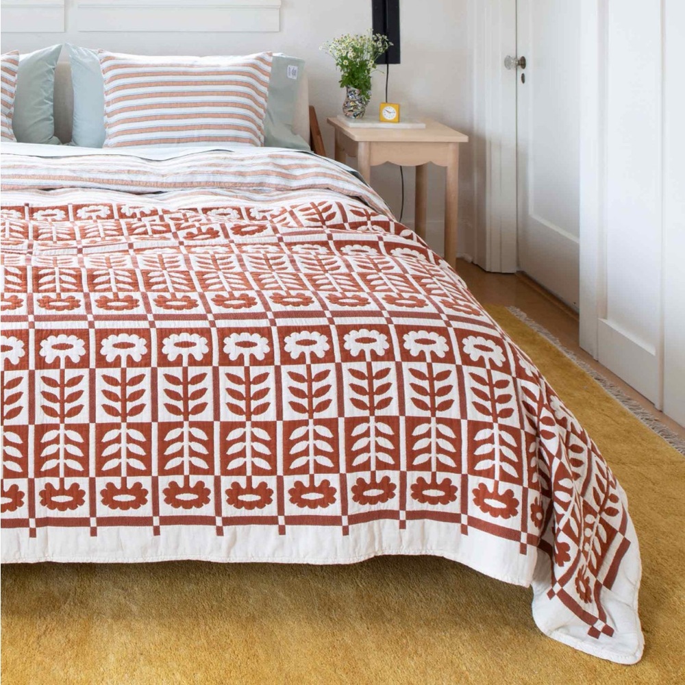 Schoolhouse Electric Stillwater quilt in Auburn size twin EUC